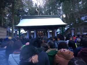 諏訪大社参拝待ち
