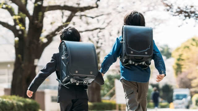 男の子の登校風景